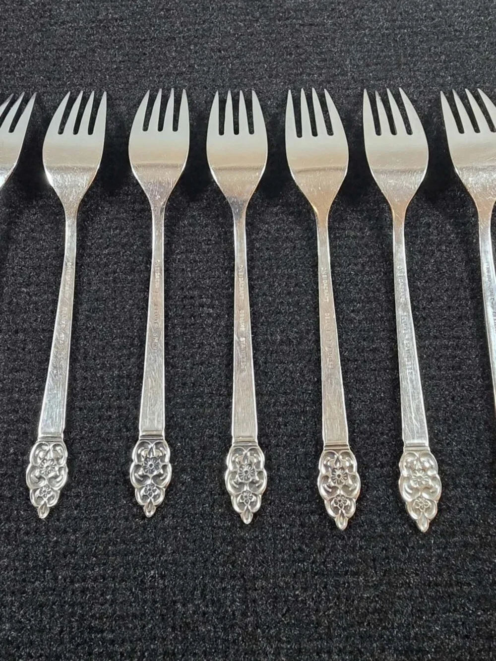 ONEIDACRAFT DELUXE STAINLESS FLATWARE SET SERVING SPOONS NORDIC CROWN 41 PCS